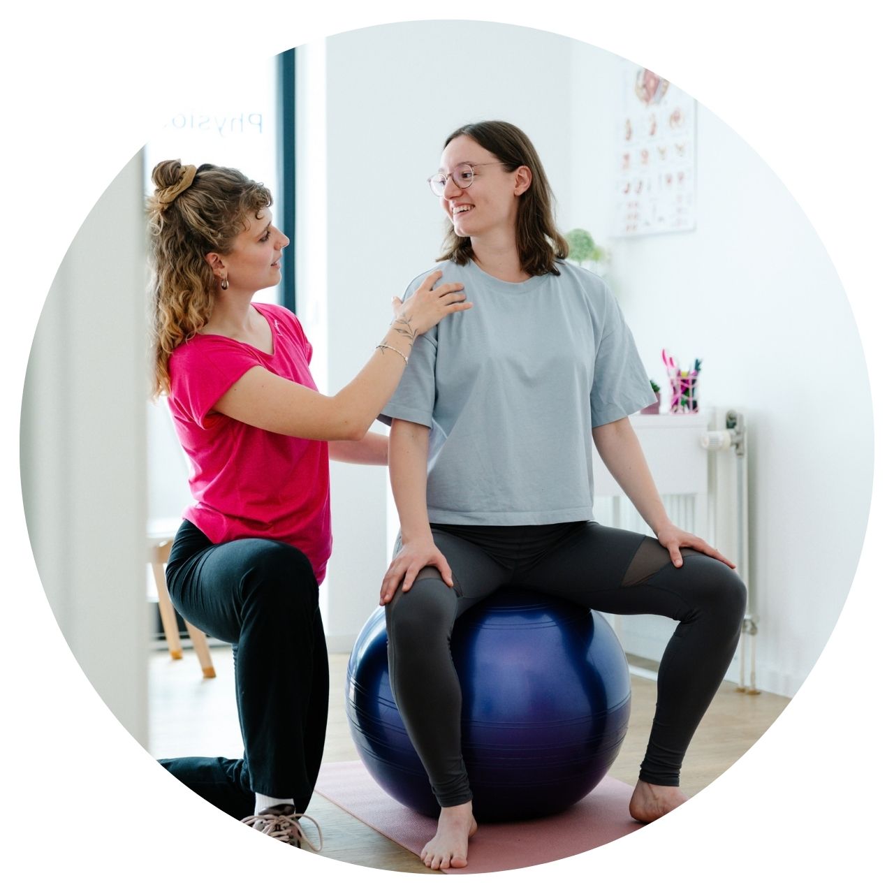Eine Frau macht Physiotherapie für Frauen