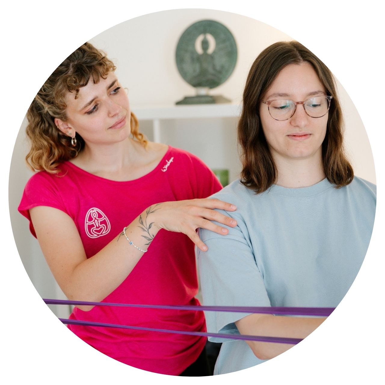 Physiotherapeutin mit Kundin